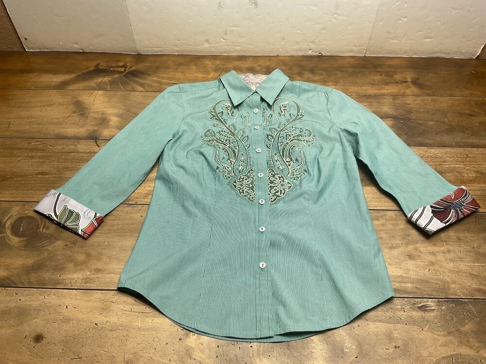 Robert Graham Embroidered Button Down Shirt Green Women’s Size Small Flip Cuff